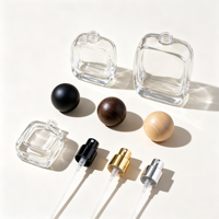 Vente en gros de flacons de parfum en verre exquis de 30 ml, 50 ml, 100 ml avec pulvérisateur à pompe à sertir, bouchon en bois, boîte cadeau personnalisée