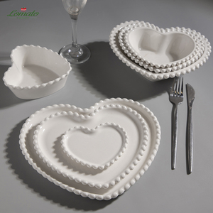 Assiettes en céramique à bord perlé en forme de cœur, plat en porcelaine blanche à bordure perlée, assiette à dessert pour mariage, vaisselle personnalisée pour restaurant - Product Image 6