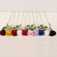 Großhandel Kunstseide Blumensträuße Hochwertige Künstliche Einzelne Realistische Samt-Rote Rose für Hochzeitsdekoration