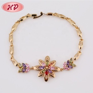 Bracelet chaîne et maillons en laiton plaqué or 18 carats avec zircon, design tendance pour femmes - Product Image 5