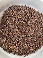Clous de girofle entiers naturels en gros, aromatiques et puissants, épices brutes pour la cuisine, clous de girofle en vrac pour marinades et currys