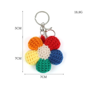 Colorful 5-Petal Flower Crochet Keychain Handmade Knitted Yarn Bag Charm <b>Sweet</b> Amigurumi Pendant Wholesale - Product Image 6