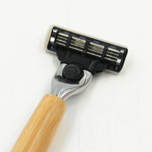 <span class=keywords><strong>Rasoir</strong></span> de rasage d'hôtel à 3 lames avec manche en bambou naturel biodégradable de marque de luxe - Product Image 2