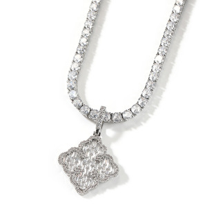Collier pendentif Richpower Hip Hop entièrement serti de zircons, croix plaquée or 18 carats en laiton, avec zircons givrés effet éclat de diamant - Product Image 5
