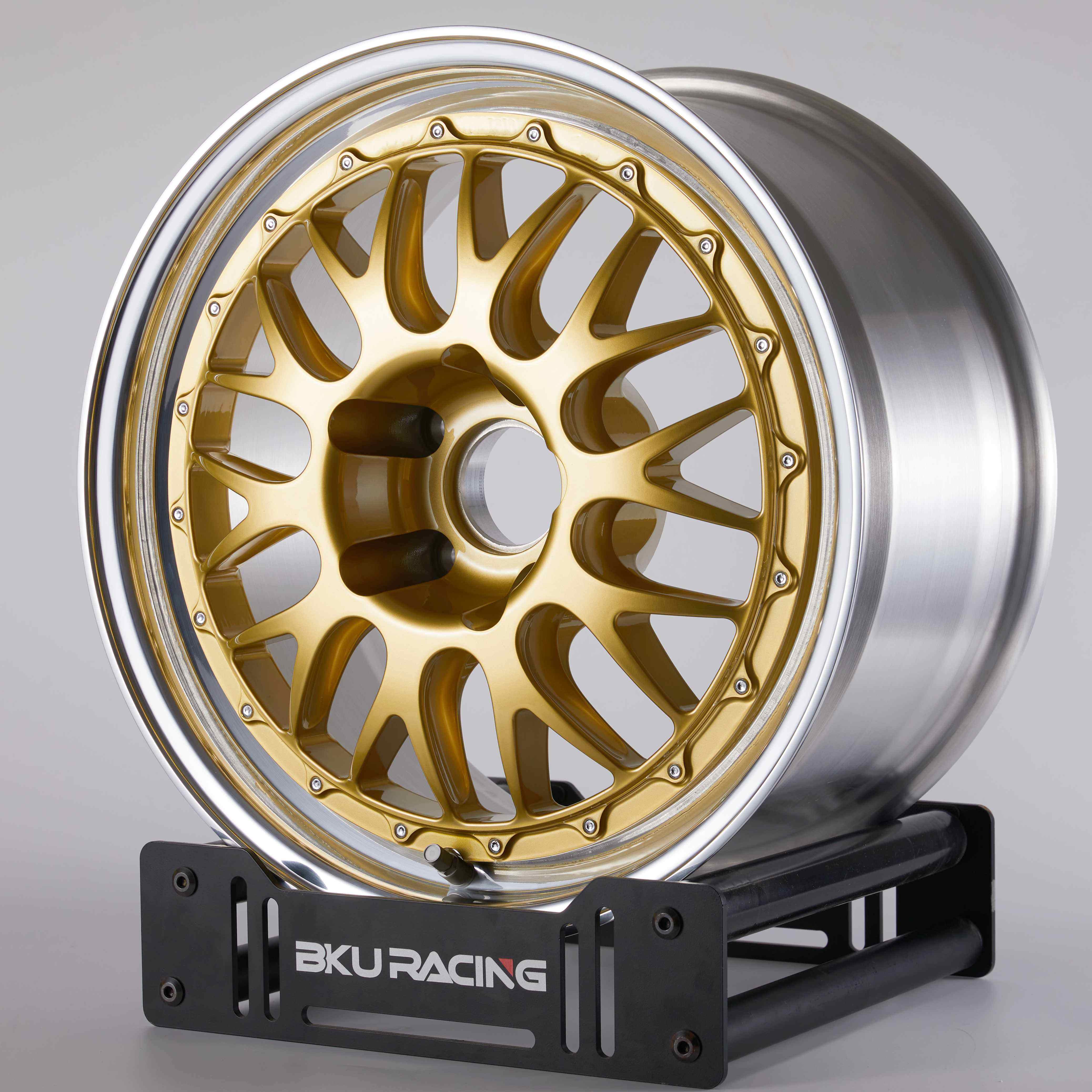 โกลเด้น