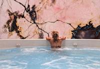 Dalle de marbre rose onyx rose clair naturel au design moderne grande dalle rétro-éclairée polie translucide pour mur intérieur