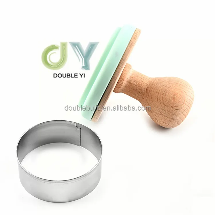 En gros De Fabrication De Biscuits Outils Silicone Cookie Stamp Avec Manche En Bois de Bande Dessinée Cuisine Outils Biscuit Moule