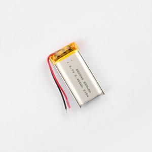 แบตเตอรี่ลิเธียมโพลิเมอร์ Lipo ที่มีอายุการใช้งานยาวนาน802040 <span class=keywords><strong>3.7V</strong></span> <span class=keywords><strong>600mAh</strong></span> 2.22Wh ผ่านการรับรอง CE อายุการใช้งาน1000สำหรับการเล่นเกมแบบพกพา - Product Image 2