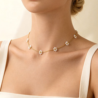 Collier de perles fait main avec chaîne à fleurs, chaîne de clavicule plaquée or 18 carats, bijoux en acier inoxydable, mode féminine