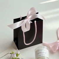Bolsa de Papel Kraft para Joyería, Perfume, Lápiz Labial, con Lámina Dorada, Logotipo Personalizado UV, Embalaje Sostenible para Compras Minoristas