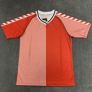 Tenue de football pour hommes, uniforme de football, kit personnalisé, vêtements de football, sublimation, maillot de football de club, maillot rétro de l'équipe nationale - Product Image 1