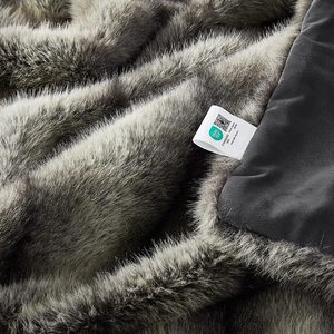 Manta de Piel Sintética de Lujo, Tejida, Suave y Acogedora, con Diseño de Lobo o Zorro, para el Invierno, Marca Zhengtai - Product Image 4
