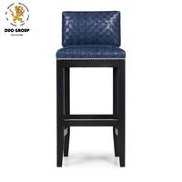 Nouveau moderne Rerrestaurant Simple Design propre Tabouret de bar Cadre en bois massif Chaise de bar en cuir coloré