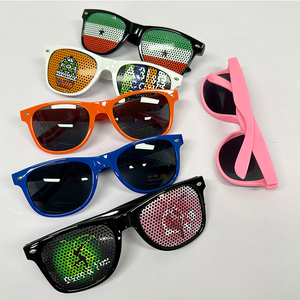 Lunettes de soleil personnalisées OEM <span class=keywords><strong>2022</strong></span> avec logo, verres de protection UV 400, lunettes de soleil tendance en <span class=keywords><strong>PC</strong></span>, promotion pour hommes et femmes, lunettes de soleil de protection - Product Image 5