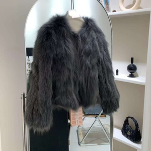 Nuova Pelliccia Invernale 2025 da Donna Giacca in Pelle di Volpe Artificiale Personalizzata Cappotto <span class=keywords><strong>Corto</strong></span> alla Moda in Finta Pelliccia - Product Image 4