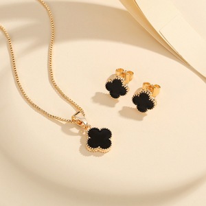 Set di Orecchini e Collana in Ottone con <span class=keywords><strong>Quadrifoglio</strong></span> di Tendenza, Gioielli Raffinati da Donna in Vari Colori, Orecchini a Perno e <span class=keywords><strong>Ciondolo</strong></span>, Vendita Transfrontaliera - Product Image 1