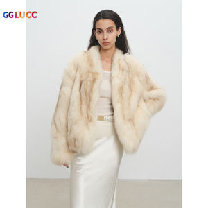 Vente en gros Nouvelle mode Hiver Manteau en fourrure épaisse et chaude pour femmes Manteau en fourrure de renard véritable court - Product Image 1