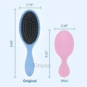 <span class=keywords><strong>Brosse</strong></span> à <span class=keywords><strong>cheveux</strong></span> avec logo personnalisé avec poils souples et flexibles <span class=keywords><strong>pour</strong></span> tous les types de <span class=keywords><strong>cheveux</strong></span> <span class=keywords><strong>pour</strong></span> femmes et hommes <span class=keywords><strong>cheveux</strong></span> humides secs <span class=keywords><strong>bouclés</strong></span> ou raides - Product Image 3