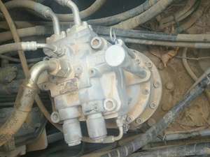 Excavatrice sur chenilles hydraulique Hitachi ZX210 d'occasion, 21 tonnes, certifiée CE, équipement de construction à haut rendement, engrenages et pompes - Product Image 5