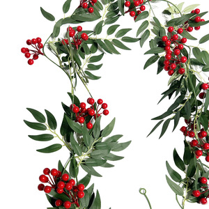 Guirlande de Noël artificielle avec baies rouges et feuilles vertes pour décoration murale intérieure, 200 cm de haut, simulation réaliste - Product Image 2
