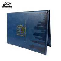 Couverture de menu en cuir bleu marine de qualité supérieure, logo personnalisé avec une finition artisanale, haut de gamme