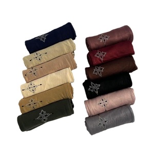 Großhandel Dubai Mode Modal-Schal mit Blumenmuster aus Baumwolle, Luxus Premium Jersey-Hijab mit Strasssteinen für Damen - Product Image 2