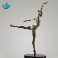 Statue de ballerine en laiton personnalisée pour l'art public, fontaine à jupe d'eau, sculpture de danseuse de ballet en bronze