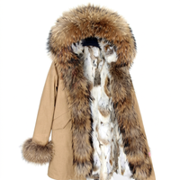 Damen-Parka in Olivgrün mit Pelzbesatz an Kapuze und Bündchen, winddichter, dicker Wintermantel in normaler Länge, lange Ärmel, Reißverschluss.
