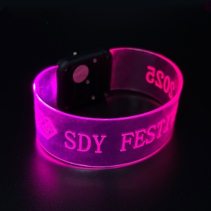 Braccialetto LED Luminoso Personalizzabile in TPU, Riutilizzabile, Alimentato a Batteria, Portatile per Feste, Festival e Uso Esterno - Product Image 4