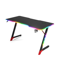 Escritorio Gaming RGB LED con Estructura de Acero en Forma de Z, Superficie con Textura de Fibra de Carbono, Soporte para Vasos y Gancho para Auriculares