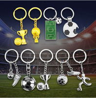 Porte-clés en alliage sur le thème du sport, chaussure de football 3D, trophée, cadeau souvenir pour les fans de football, breloques pour sac à dos et sac à main