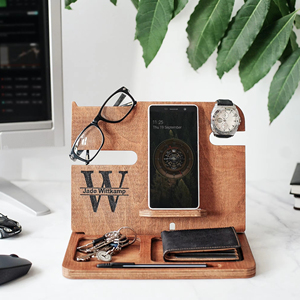 Station d'accueil pour téléphone en bois support de portefeuille organisateur de montre pour bureau/cadeaux insolites pour hommes Station d'accueil pour téléphone - Product Image 1