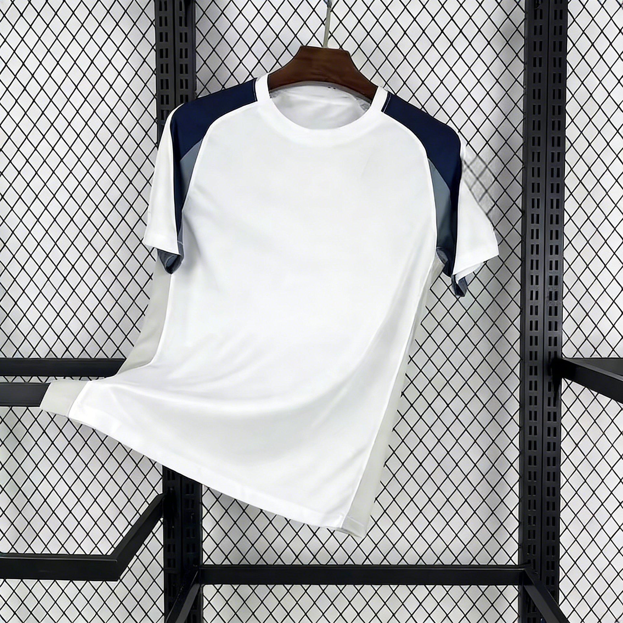 ทอตแนม 2526 ชุดเหย้า สีขาว