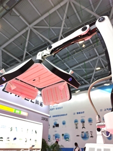 Equipo de Fototerapia Láser KN-8000A1 de Fácil Manejo para la <span class=keywords><strong>Alopecia</strong></span> Androgenética y la <span class=keywords><strong>Alopecia</strong></span> <span class=keywords><strong>Areata</strong></span>, con Mango Ligero y Ruedas - Product Image 5