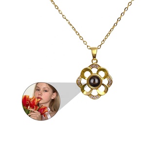 Collar con Trébol de Cuatro Hojas, Collar con Proyección de Fotos Personalizadas, Proveedores de Joyería con Envío Directo de Shopify, Collar de Moda para Mujer - Product Image 1