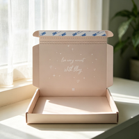 Boîtes d'expédition cosmétiques en carton ondulé recyclé verni avec logo personnalisé, fermeture magnétique et poignée pour sérum de soin de la peau et produits de beauté