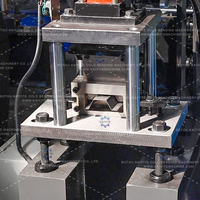 Machine de profilage de cannelures en métal pour profilés Omega, ligne de production de profilés en tôle galvanisée pour supports de construction
