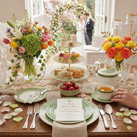 Service de table en céramique de luxe avec bordure dorée, motif géométrique cygne vert émeraude, assiettes en porcelaine fine personnalisées, tasses à thé et soucoupes