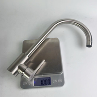 Robinet de cuisine commercial en acier inoxydable à trou unique Mélangeur d'eau chaude/froide Pulvérisation à 360 degrés Design pivotant à levier unique