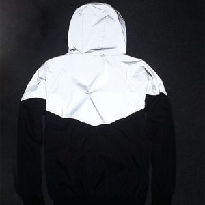 Jaket Lari Reflektif Pria Ringan Anti Angin Cepat Kering dengan Logo, Visibilitas Tinggi untuk Keamanan Malam Hari - Product Image 5