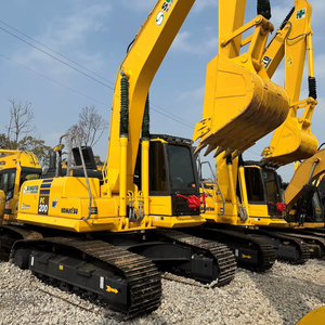 Excavatrices sur chenilles d'occasion Komatsu PC200, PC210, PC220, de taille moyenne, 20 tonnes, 21 tonnes, 22 tonnes, à vendre. - Product Image 1