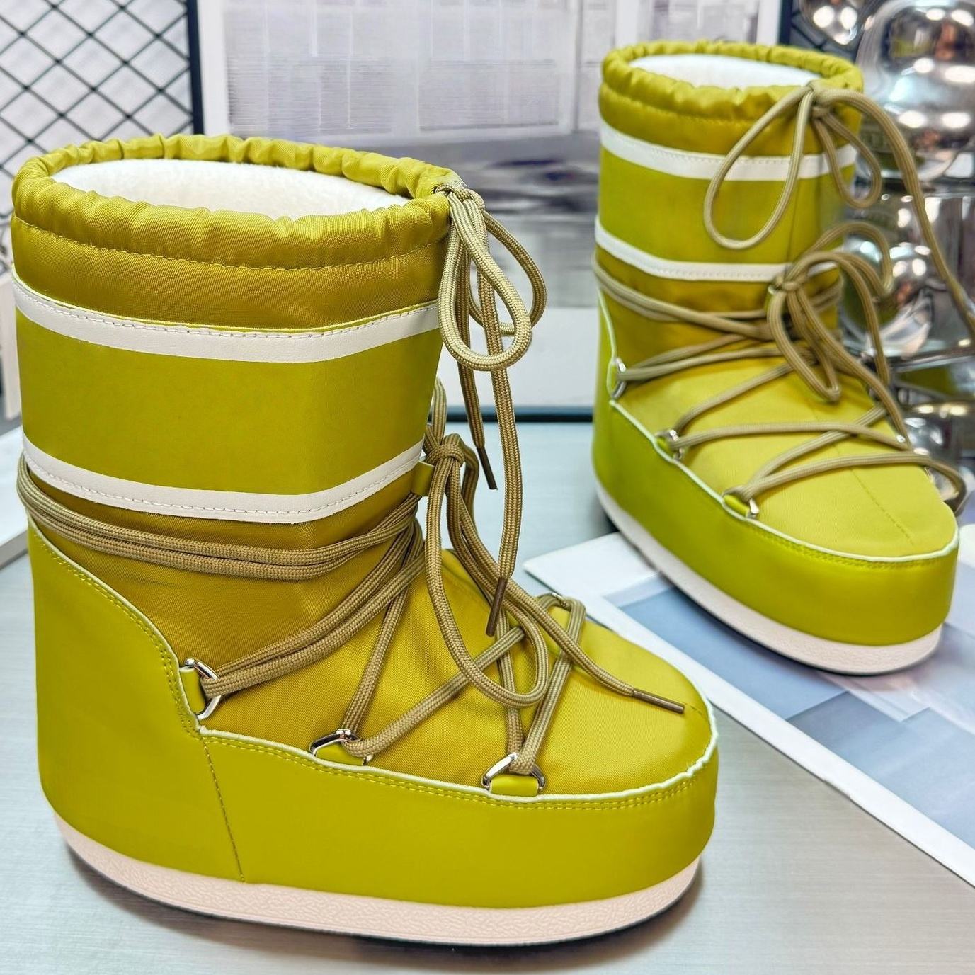 สีเหลือง