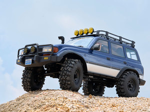 FMS Land Cruiser LC80 PRO 4WD RC Rock Crawler à l'échelle 1/10 avec système d'éclairage à fixation magnétique, blocage de différentiel, RTR, qualité hobby - Product Image 1