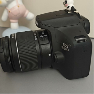 กล้อง <span class=keywords><strong>Canon</strong></span> EOS <span class=keywords><strong>3000D</strong></span> มือสอง พร้อมเลนส์ EF-S 18-55mm III ความละเอียด 18MP ระบบ APS-C บันทึกวีดีโอ Full HD รองรับ Wi-Fi สภาพดีเยี่ยม ผ่านการทดสอบแล้ว เหมาะสำหรับการเดินทางและถ่ายภาพ - Product Image 4