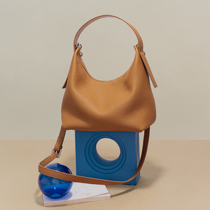 Bolso de Hombro de Cuero Genuino para Mujer, Ligero, Suave, con Forma de Almohada, Forro de Algodón, 3L+, Correa Individual |   Los Más Vendidos en Corea - Product Image 2