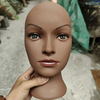 Tête de mannequin réaliste et douce à prix abordable pour la formation à la confection de perruques et l'exposition de cheveux