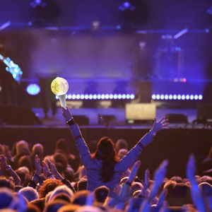 एलईडी लाइट टॉय फ्लैश स्टिक ऐप रिमोट कंट्रोल नाइट मार्केट लॉलीपॉप चमक स्टिक मनोरंजन पार्क पार्टी आपूर्ति के लिए - Product Image 3