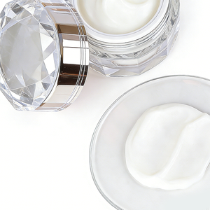 Crème apaisante personnalisée avec flacon et formule entièrement personnalisables - Product Image 5