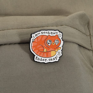 Épinglette en émail « Je suis sensible aujourd'hui » : chat gingembre de dessin animé, broche animale, badge de revers, bijou cadeau - Product Image 3