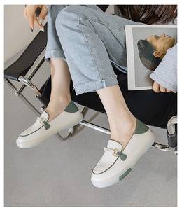 Nouveau Style automne sans lacet paresseux mocassins femmes décontracté chaussures blanches Jiangxi gros <span class=keywords><strong>pied</strong></span> <span class=keywords><strong>large</strong></span> plat <span class=keywords><strong>grande</strong></span> <span class=keywords><strong>taille</strong></span> bouche peu profonde - Product Image 3